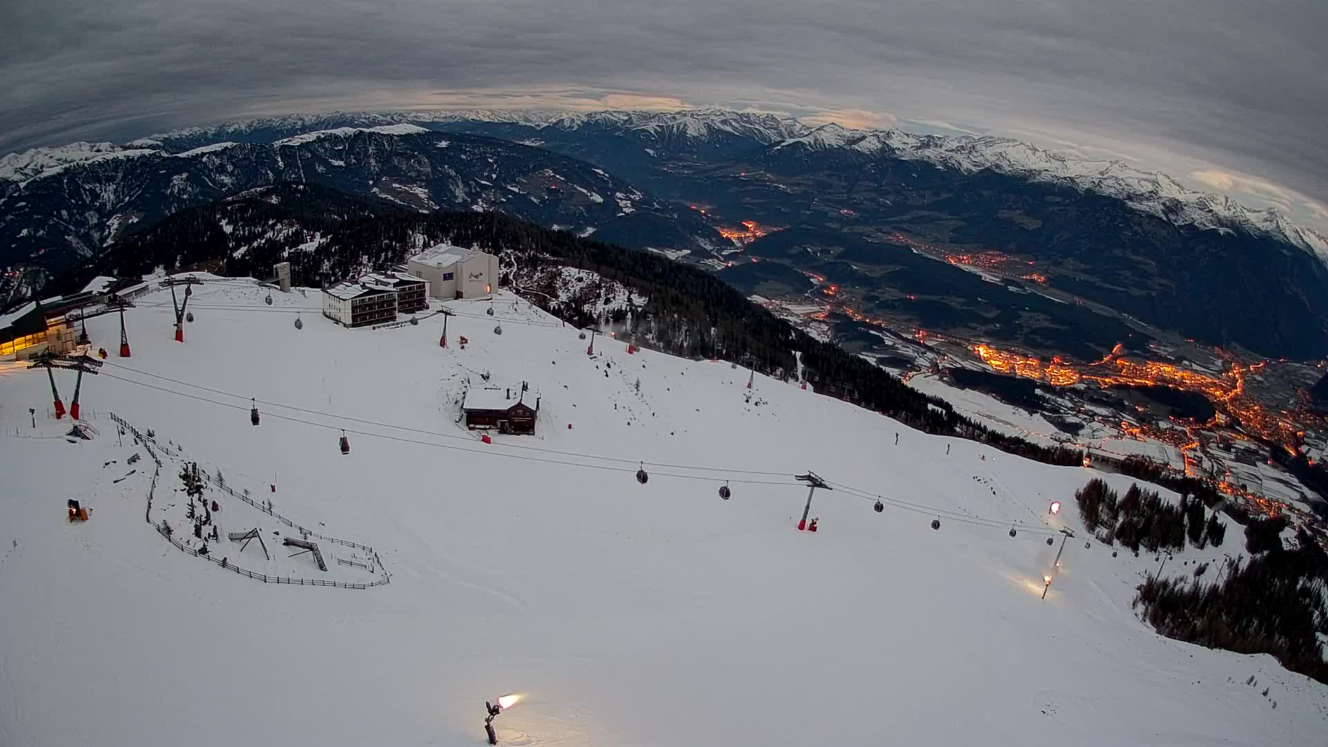 Stazione sciistica di Plan de Corones | vista su Brunico