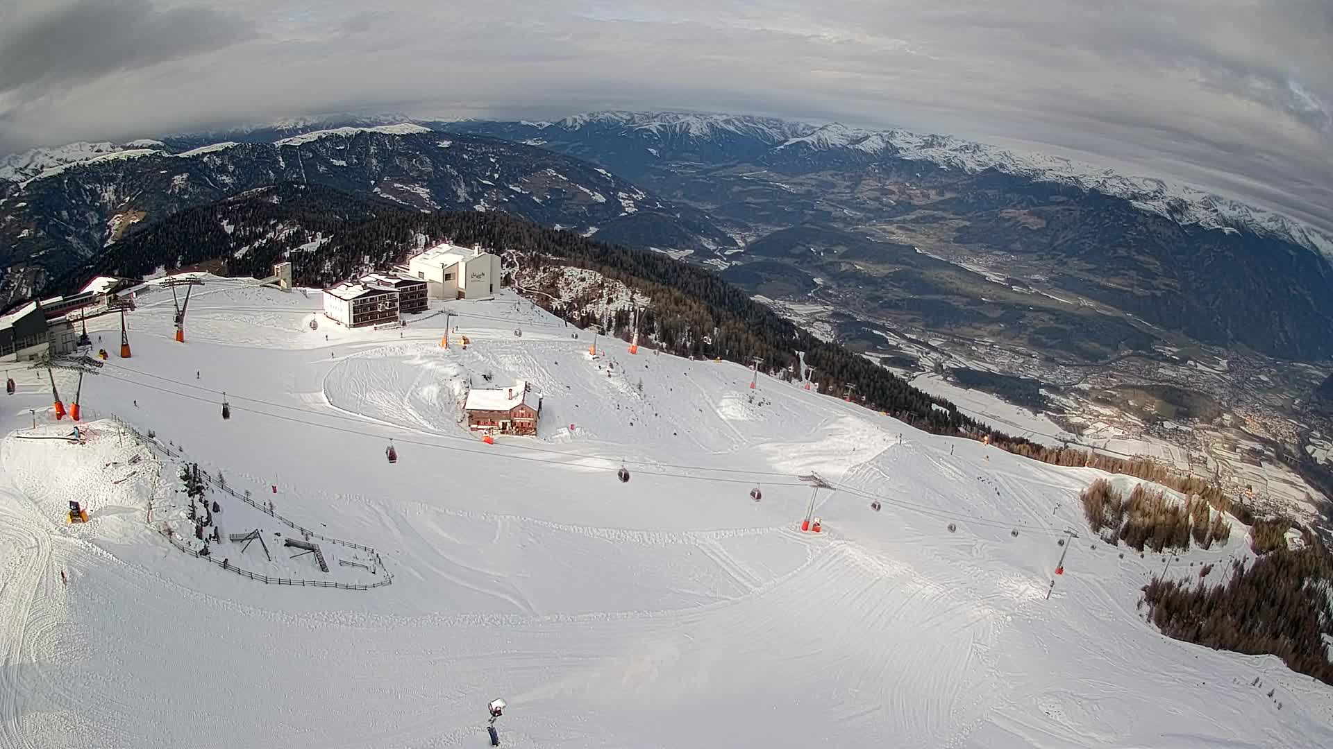 Stazione sciistica di Plan de Corones | vista su Brunico