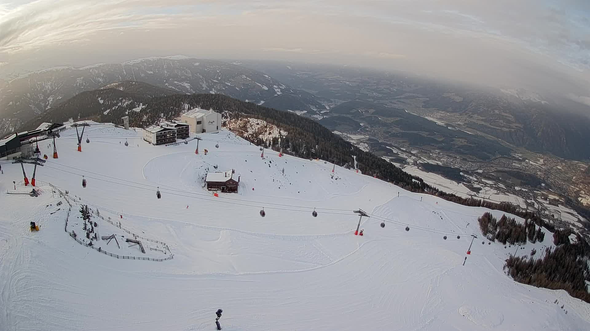 Skigebiet Kronplatz Gipfel | Blick auf Bruneck