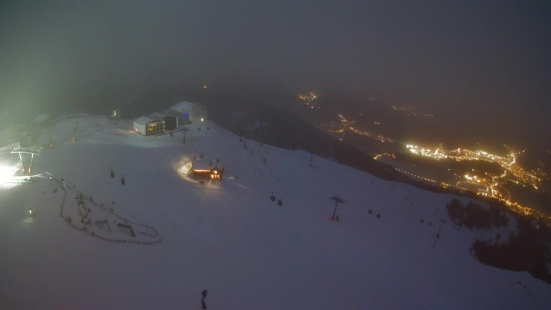 Cima estación de esquí Kronplatz | vista hacia Brunico