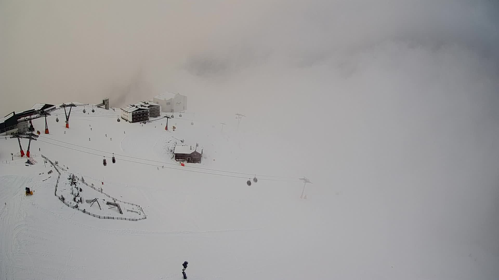 Cima estación de esquí Kronplatz | vista hacia Brunico