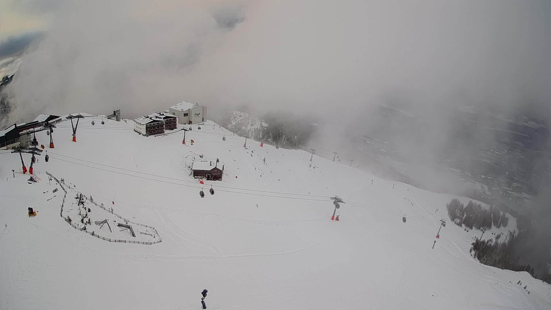 Cima estación de esquí Kronplatz | vista hacia Brunico