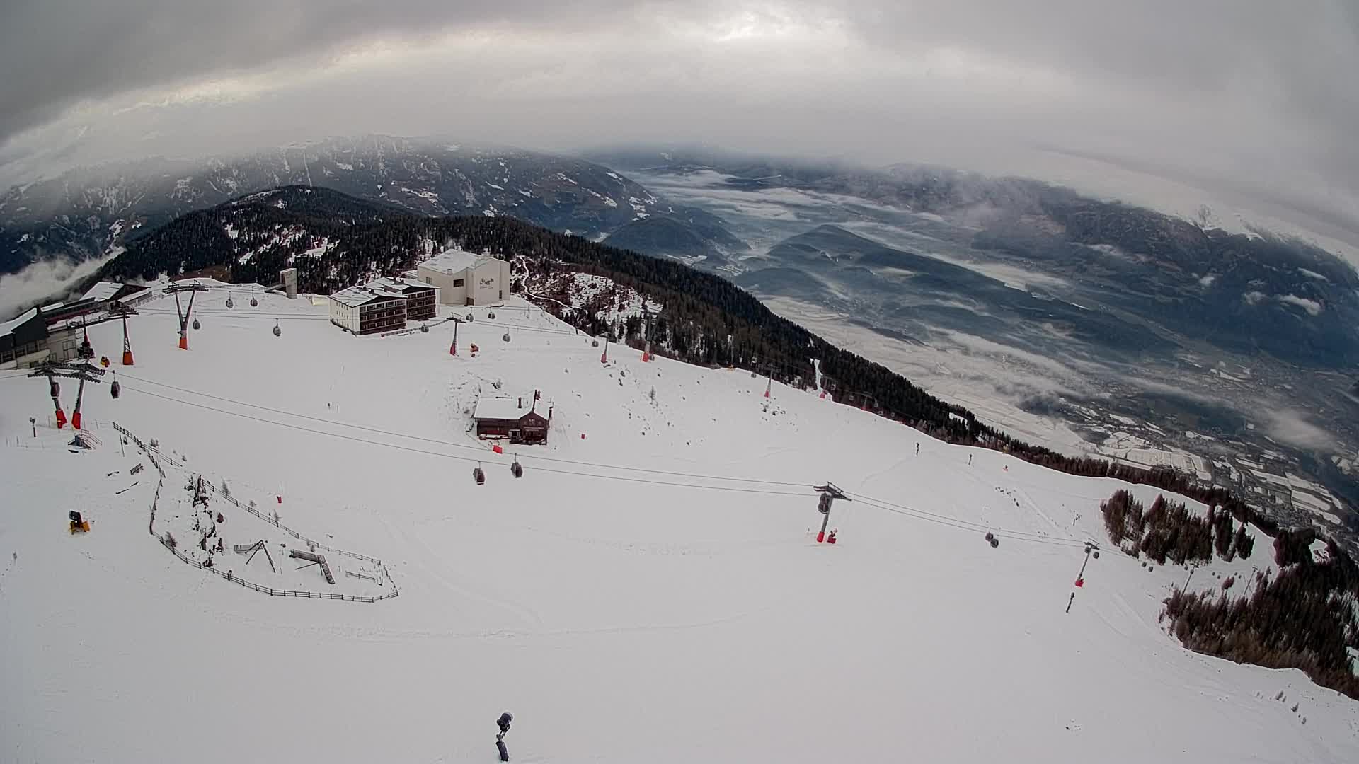 Cima estación de esquí Kronplatz | vista hacia Brunico