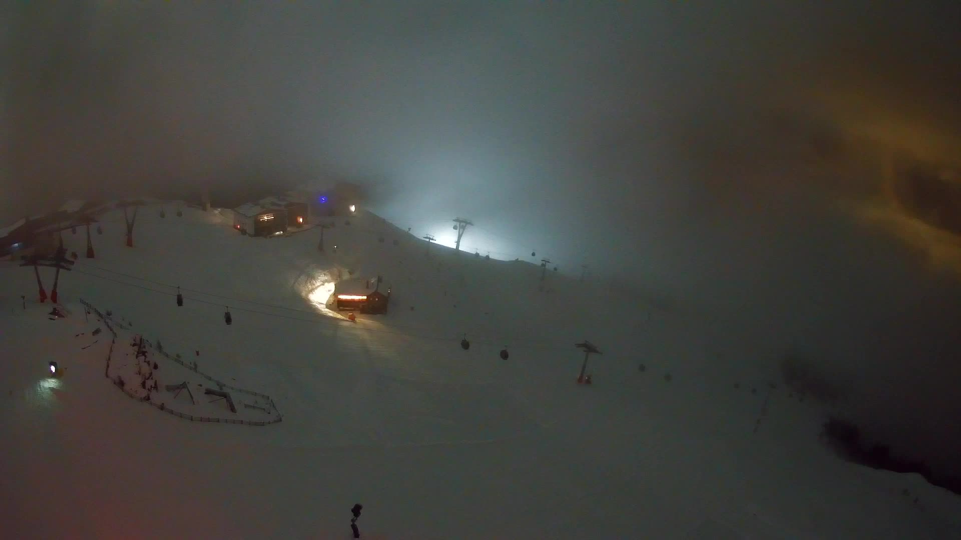 Cima estación de esquí Kronplatz | vista hacia Brunico