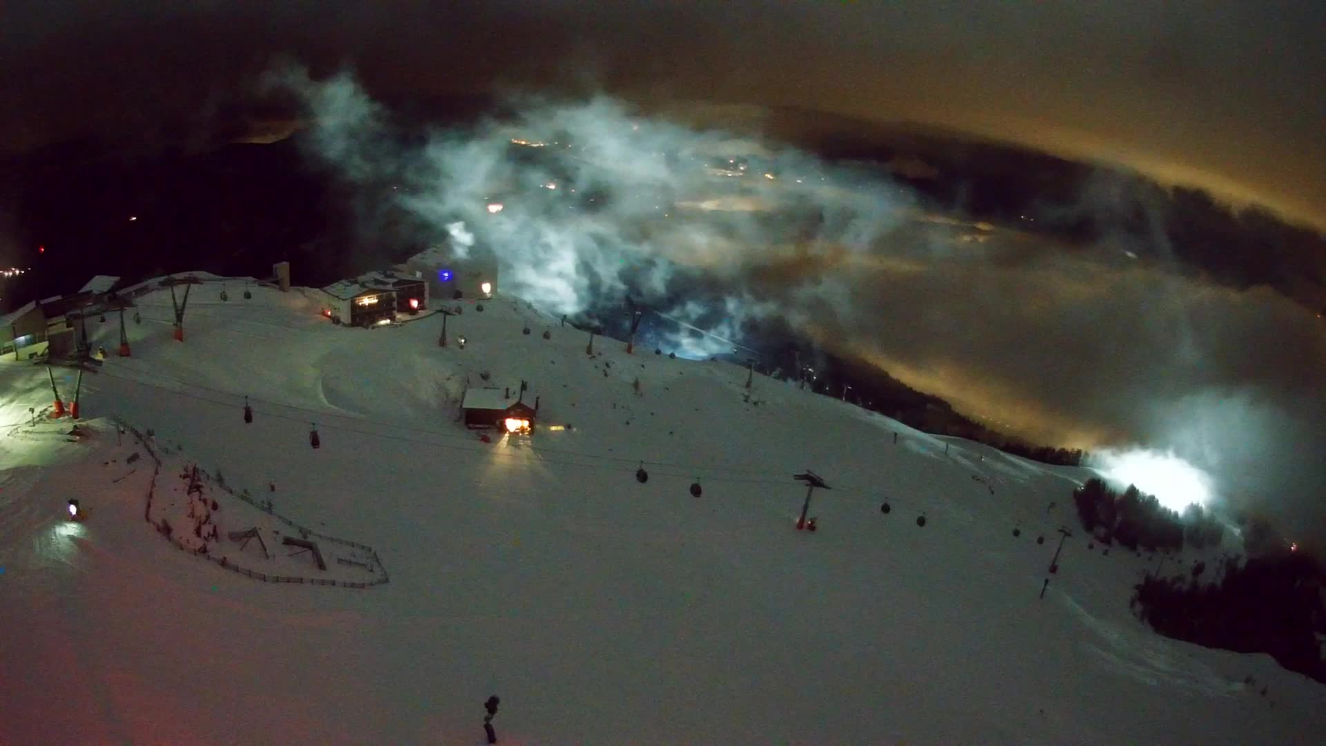 Cima estación de esquí Kronplatz | vista hacia Brunico