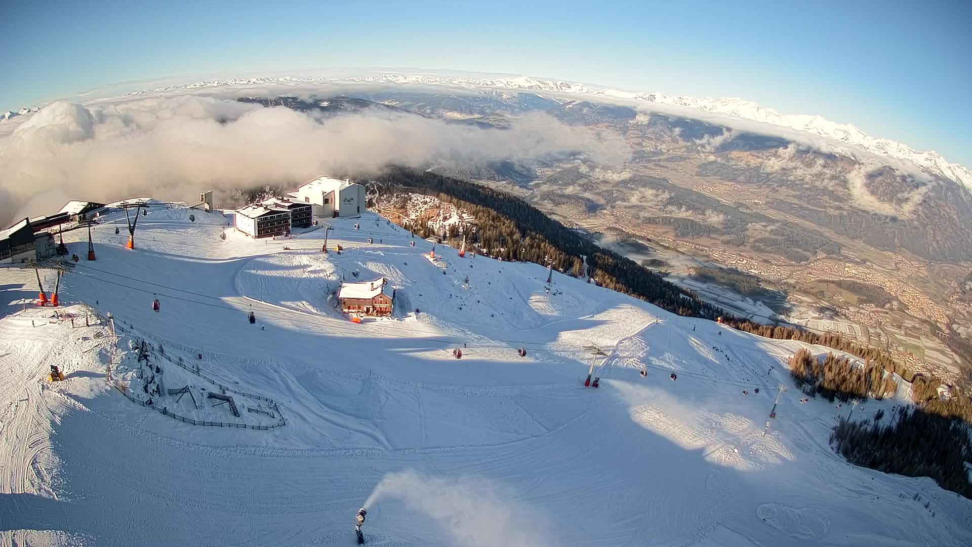 Cima estación de esquí Kronplatz | vista hacia Brunico