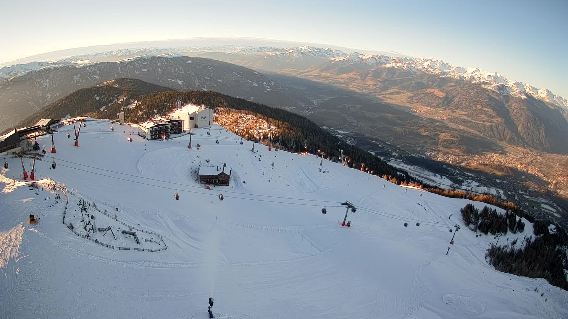 Skigebiet Kronplatz Gipfel | Blick auf Bruneck