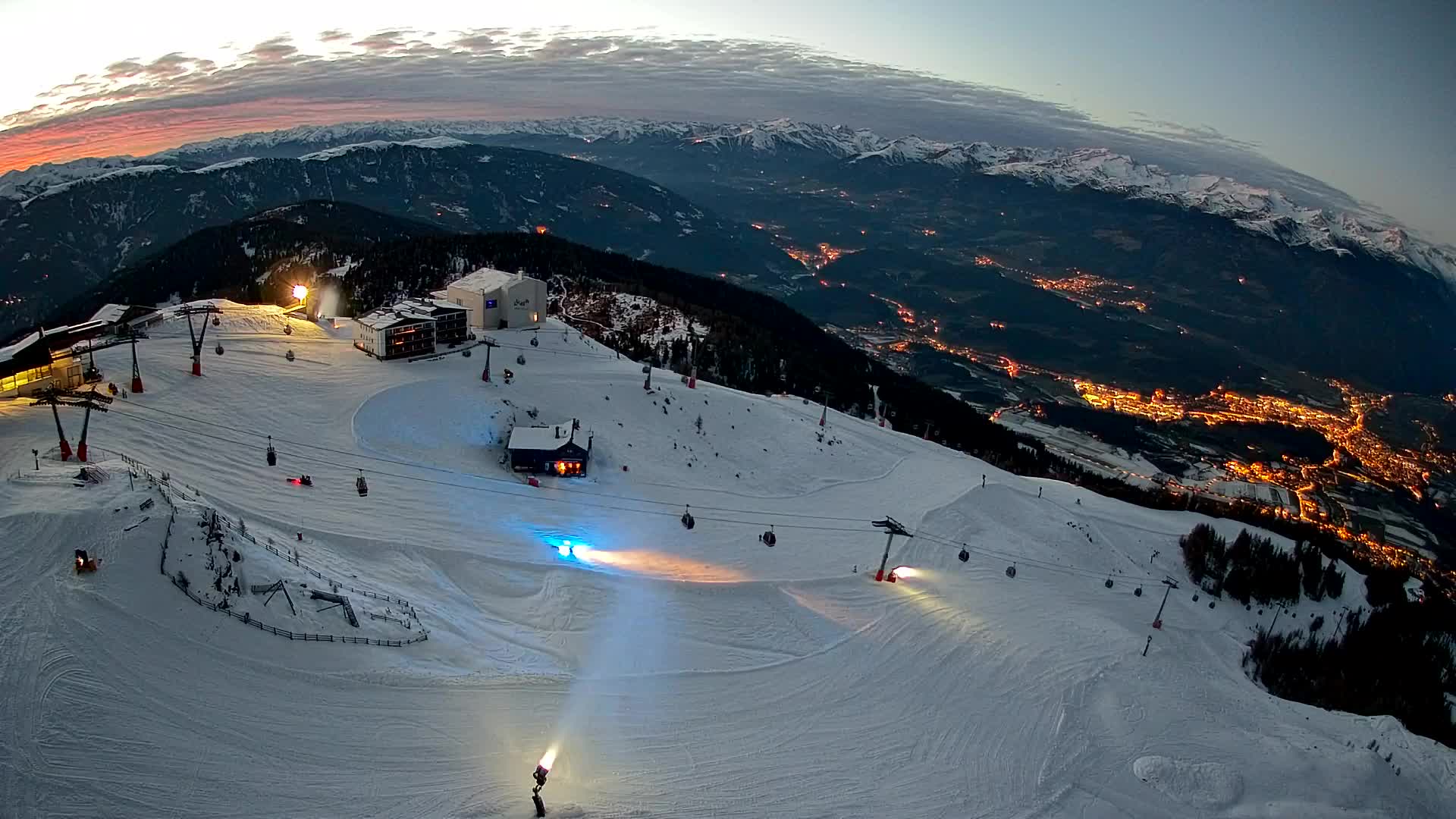 Skigebiet Kronplatz Gipfel | Blick auf Bruneck