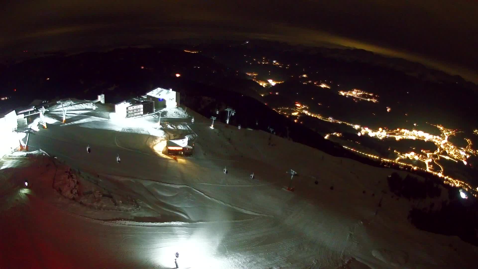 Cima estación de esquí Kronplatz | vista hacia Brunico