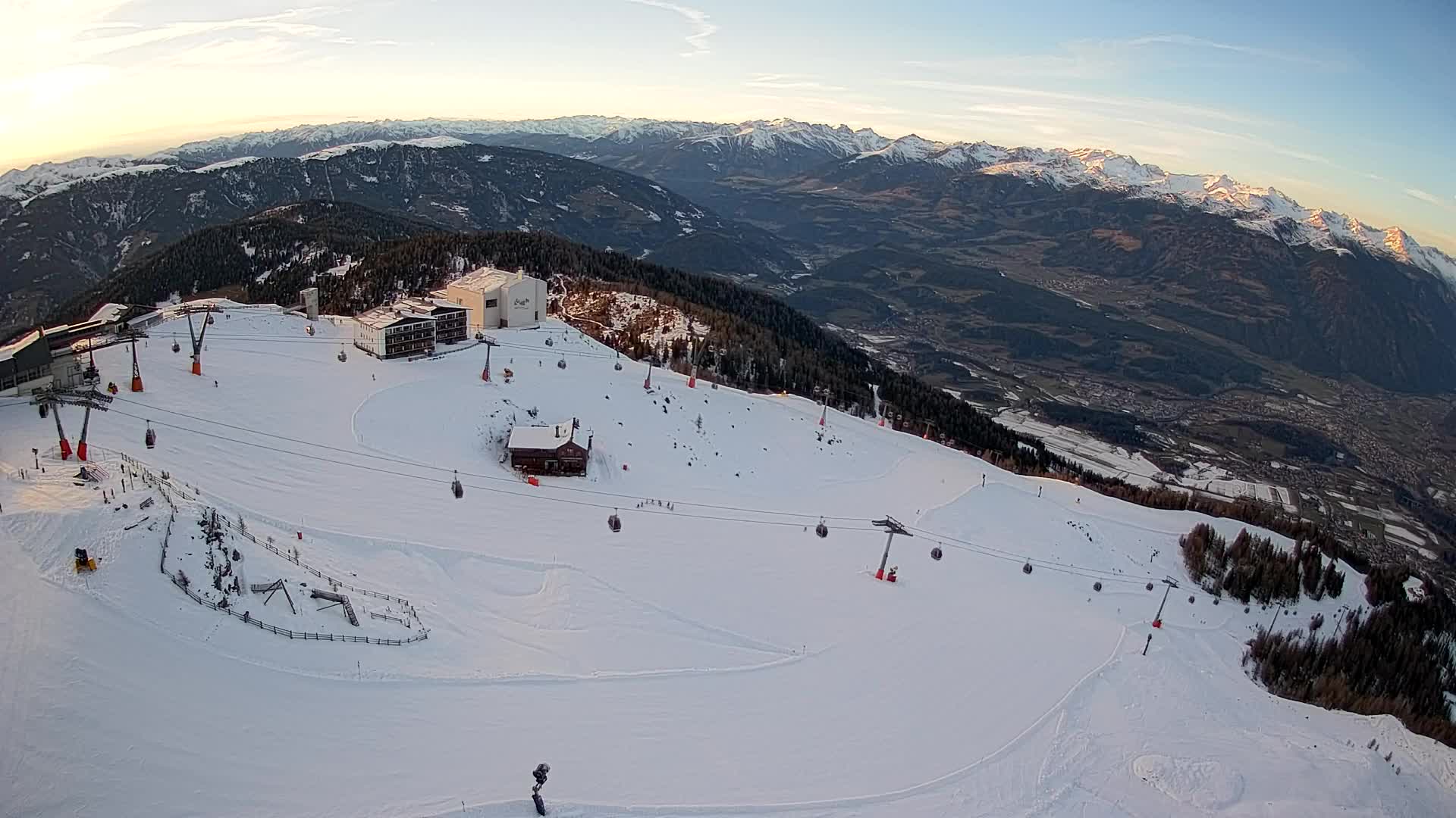Skigebiet Kronplatz Gipfel | Blick auf Bruneck