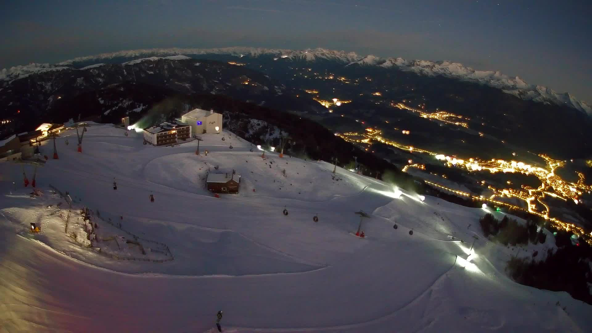 Cima estación de esquí Kronplatz | vista hacia Brunico