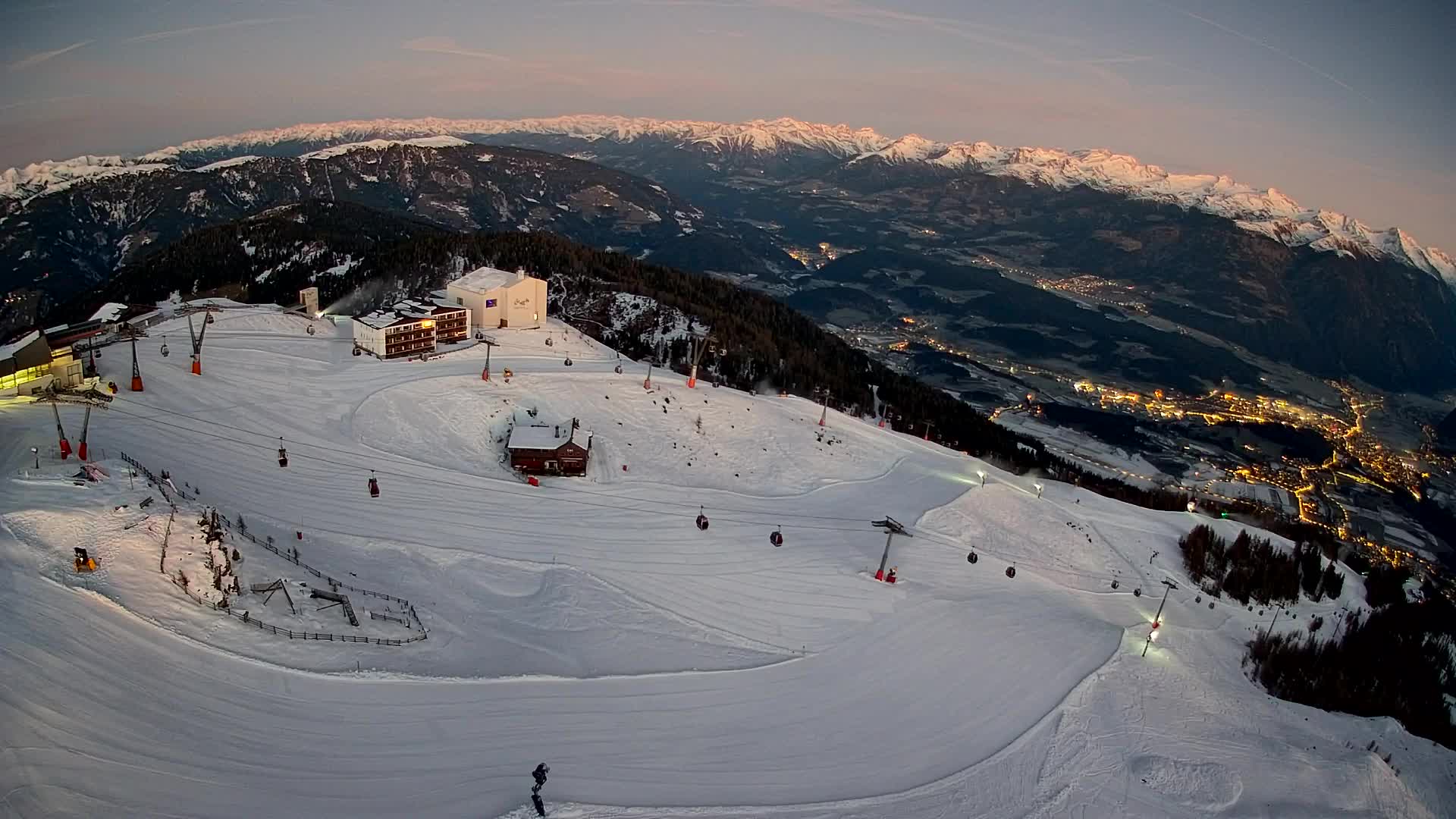 Cima estación de esquí Kronplatz | vista hacia Brunico