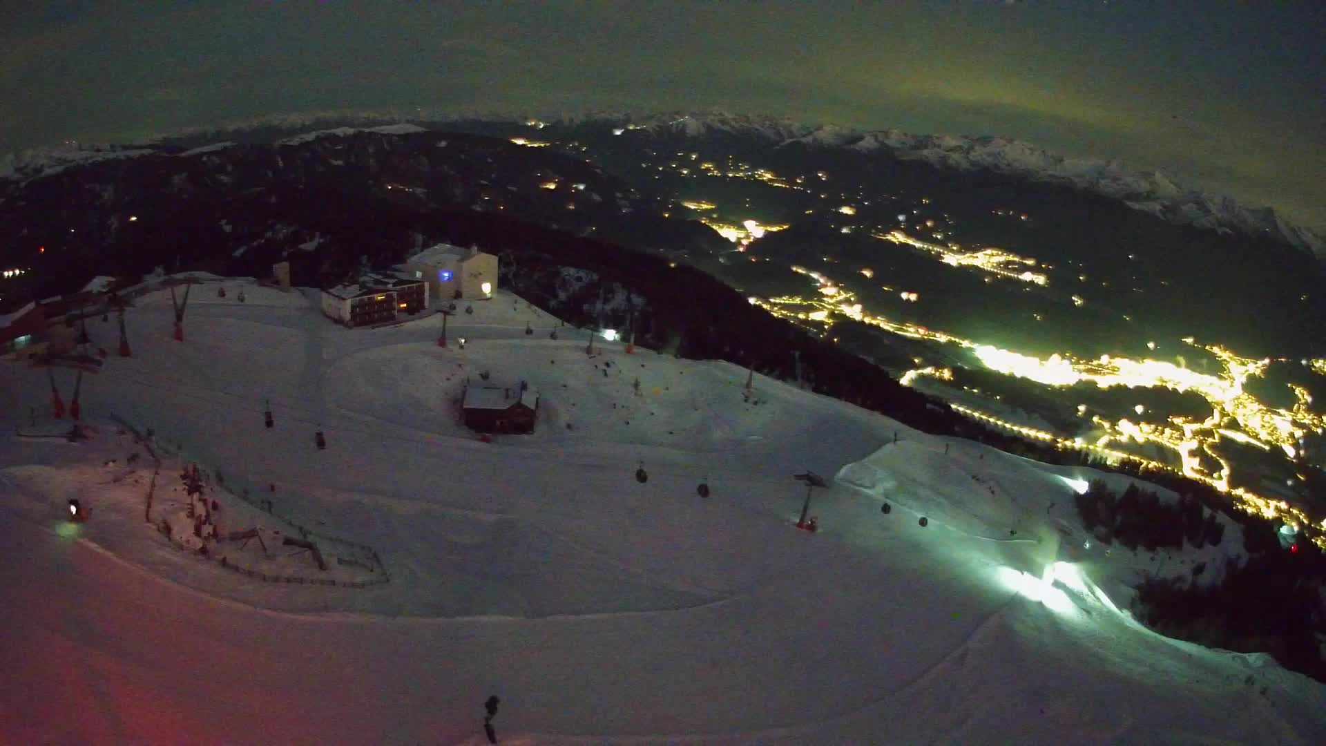Cima estación de esquí Kronplatz | vista hacia Brunico