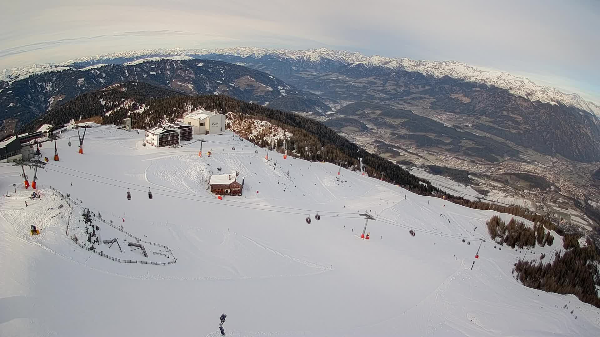 Cima estación de esquí Kronplatz | vista hacia Brunico