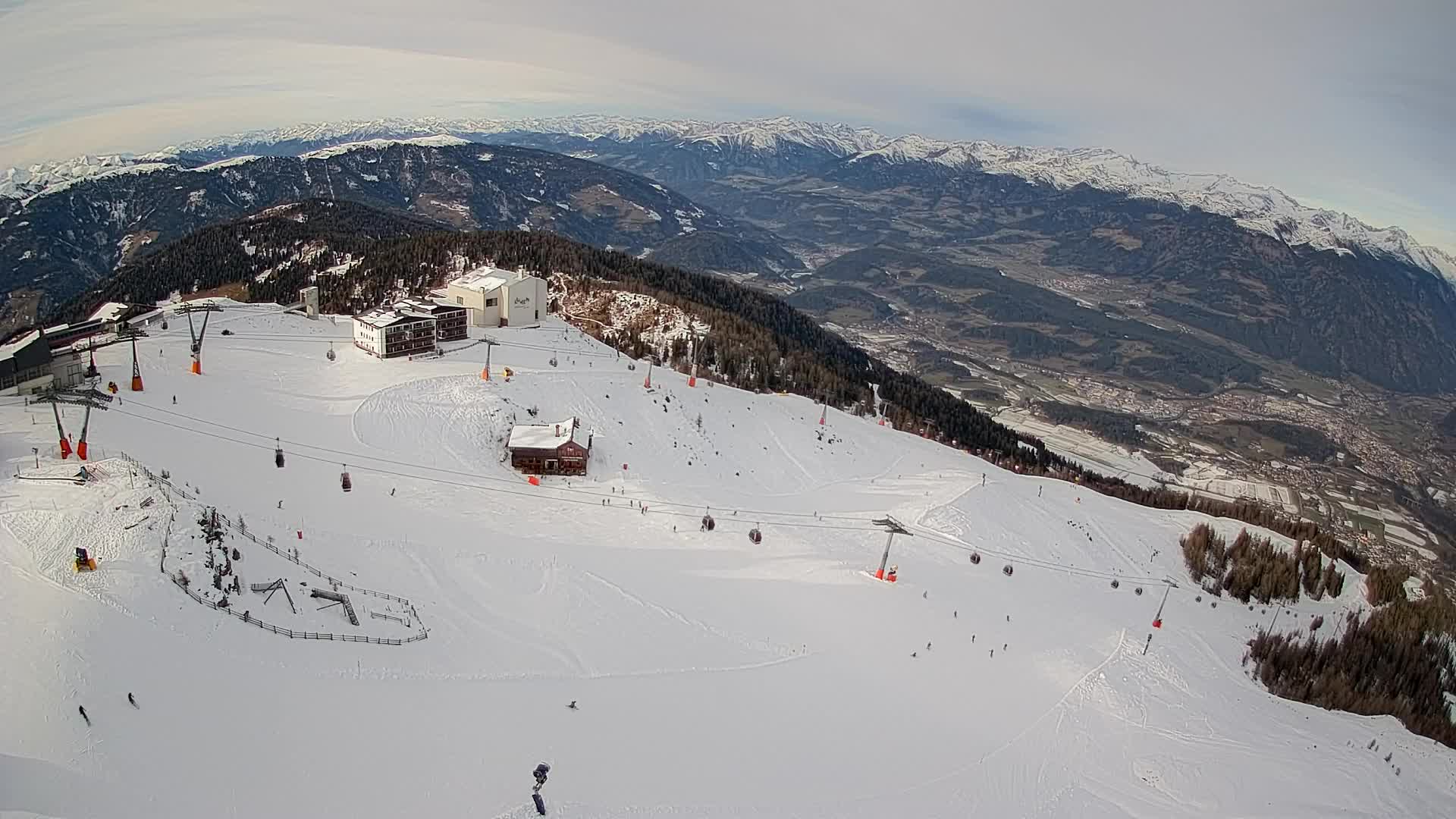 Cima estación de esquí Kronplatz | vista hacia Brunico