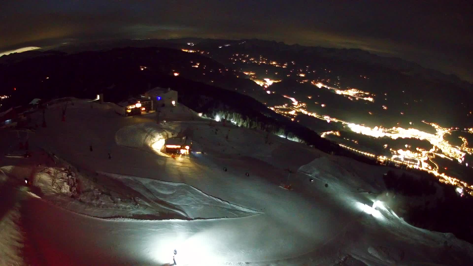 Cima estación de esquí Kronplatz | vista hacia Brunico
