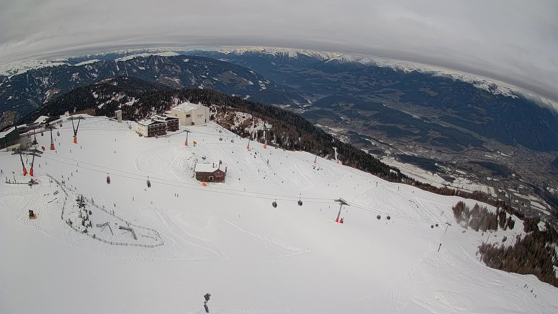 Cima estación de esquí Kronplatz | vista hacia Brunico