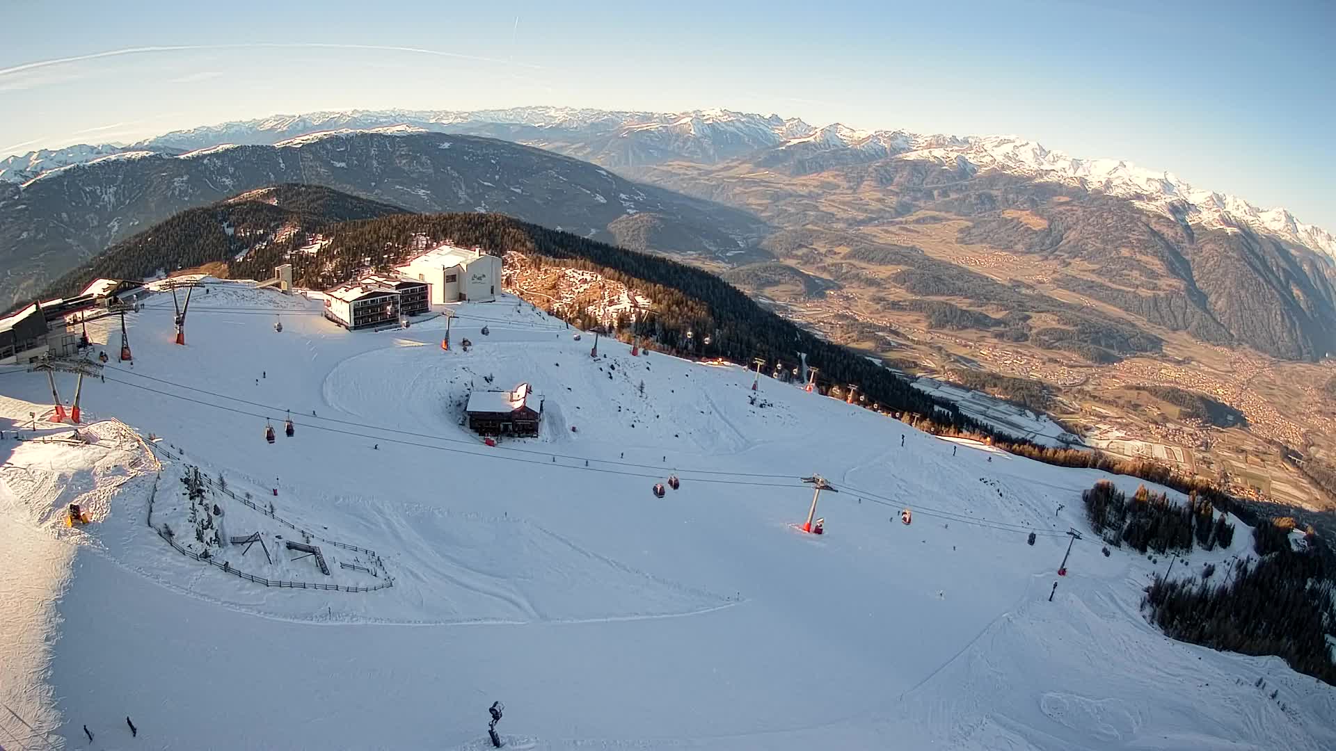 Cima estación de esquí Kronplatz | vista hacia Brunico