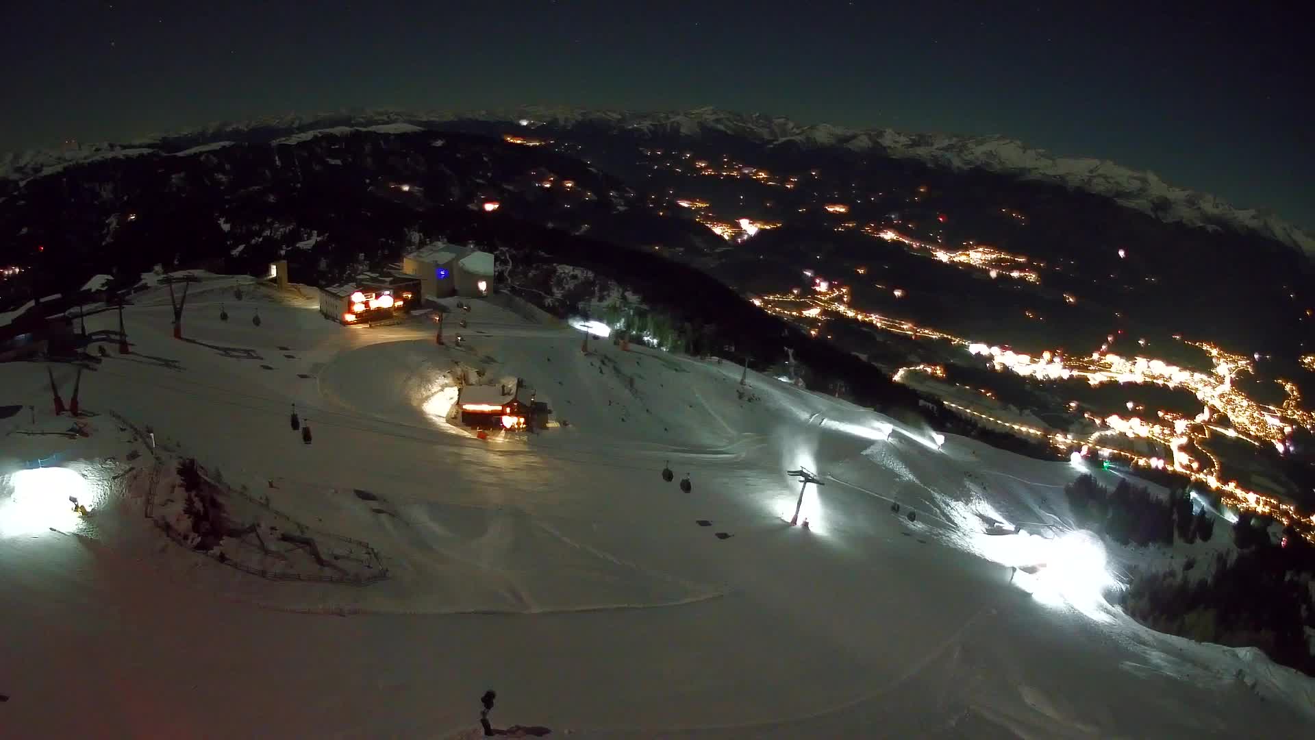 Cima estación de esquí Kronplatz | vista hacia Brunico