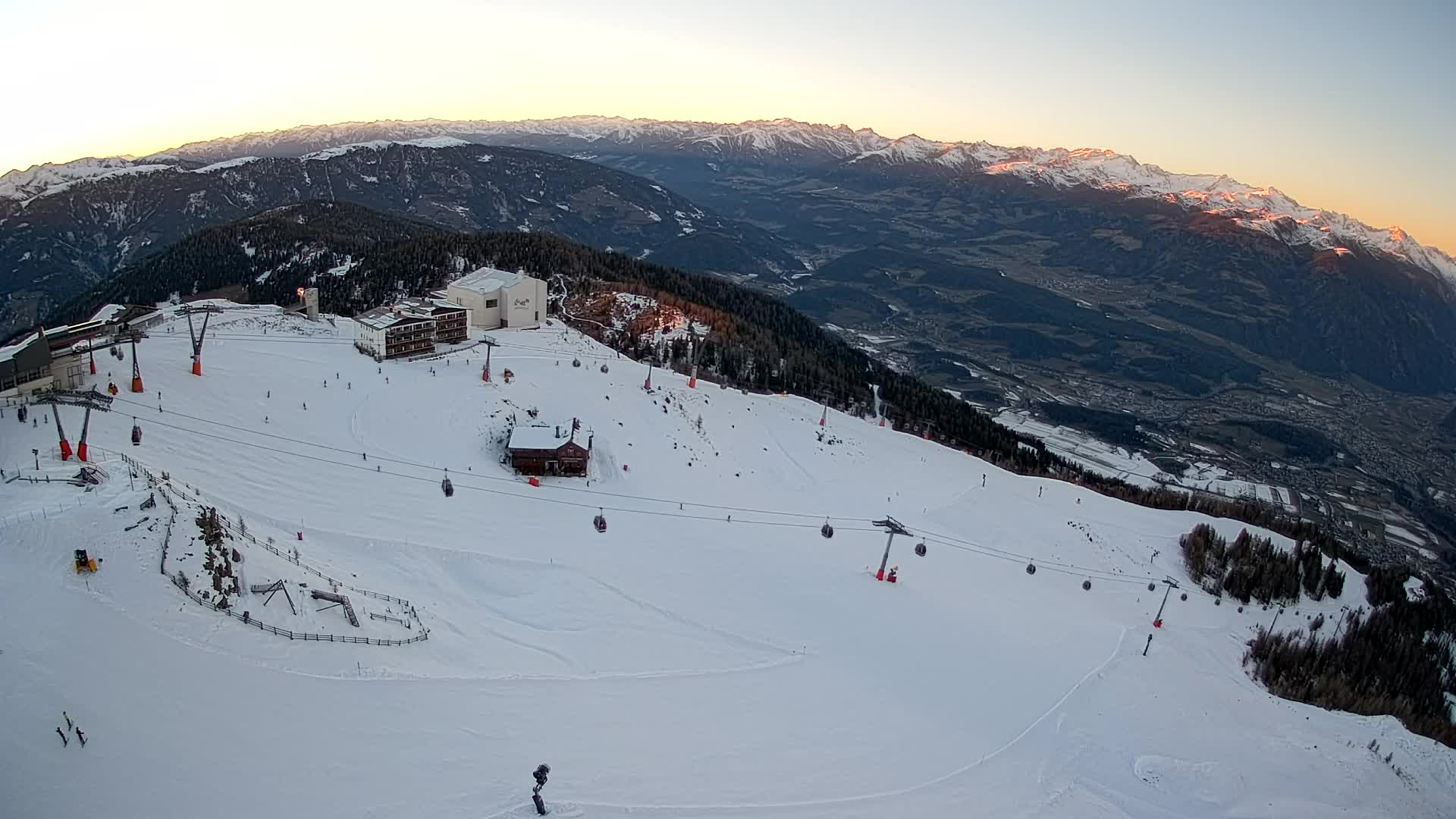 Skigebiet Kronplatz Gipfel | Blick auf Bruneck