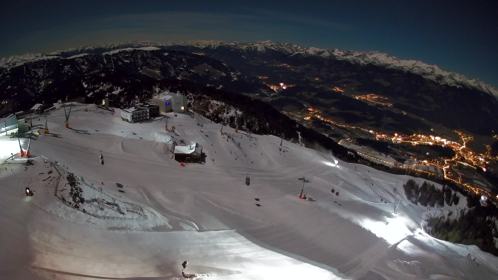 Cima estación de esquí Kronplatz | vista hacia Brunico