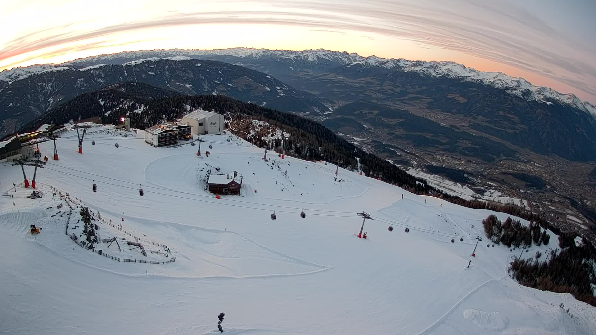 Skigebiet Kronplatz Gipfel | Blick auf Bruneck