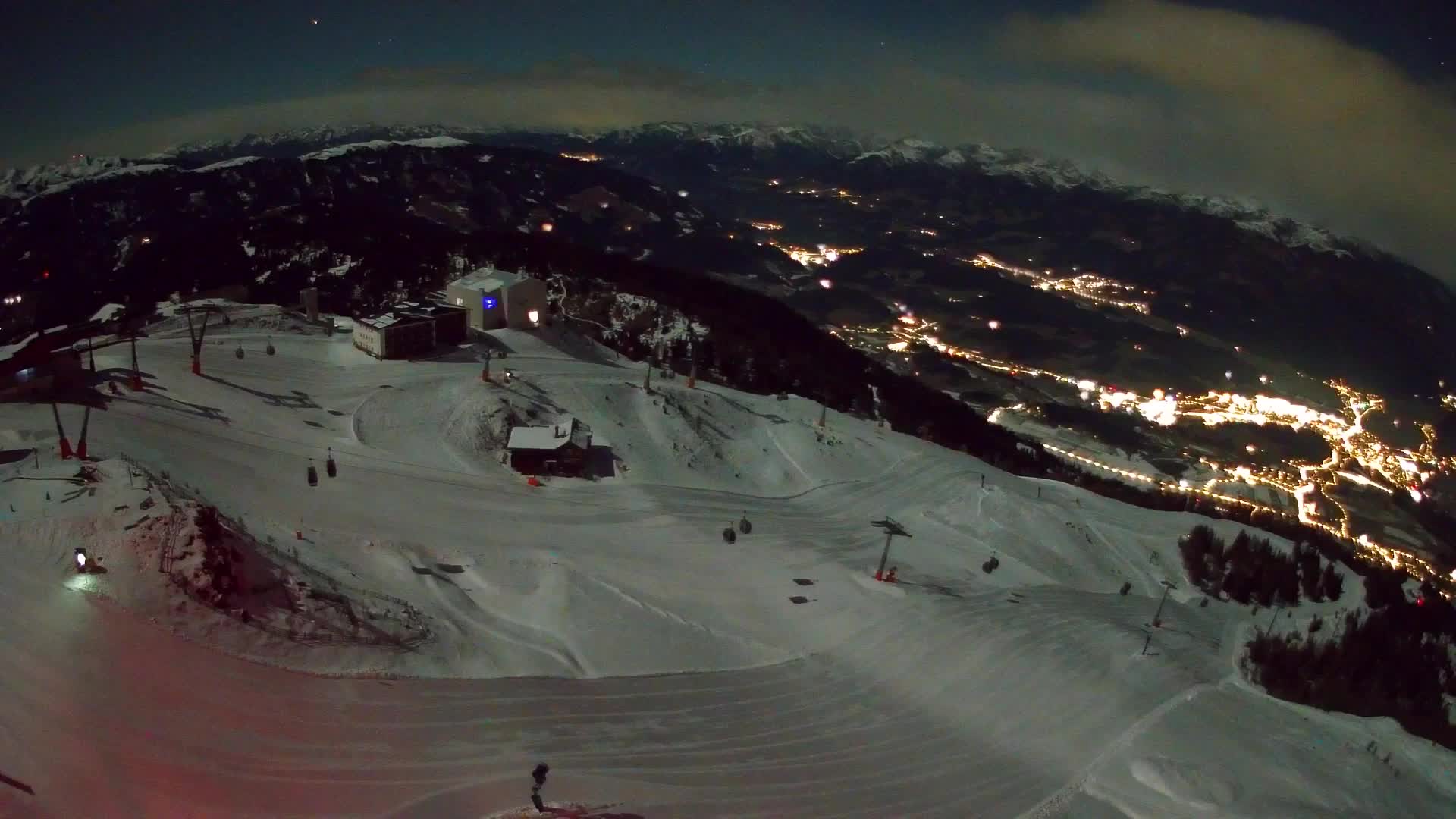 Cima estación de esquí Kronplatz | vista hacia Brunico