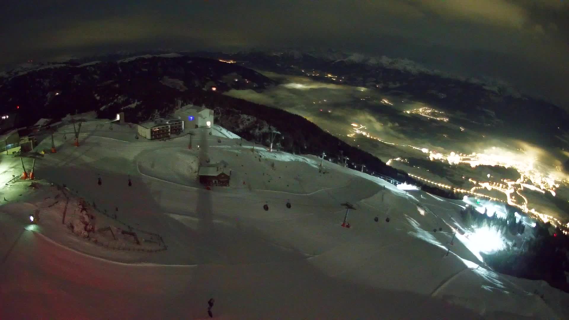 Cima estación de esquí Kronplatz | vista hacia Brunico