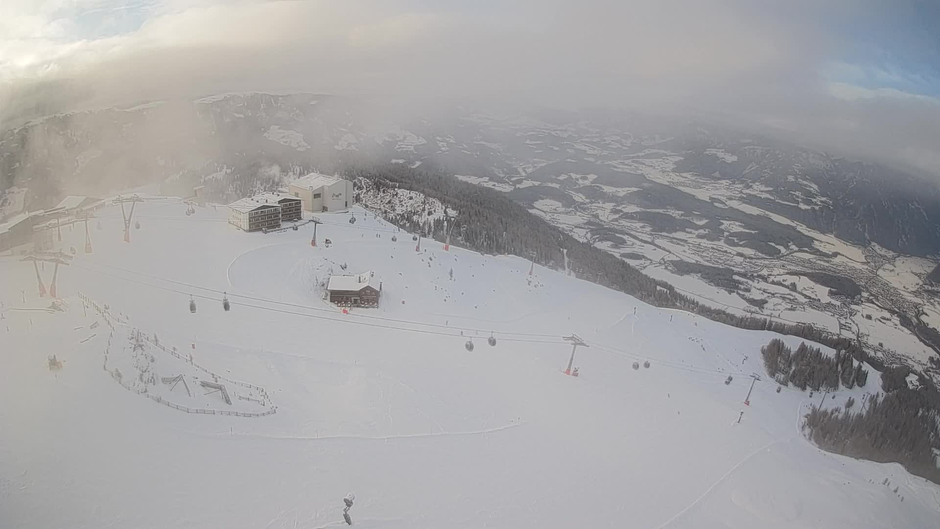Cima estación de esquí Kronplatz | vista hacia Brunico