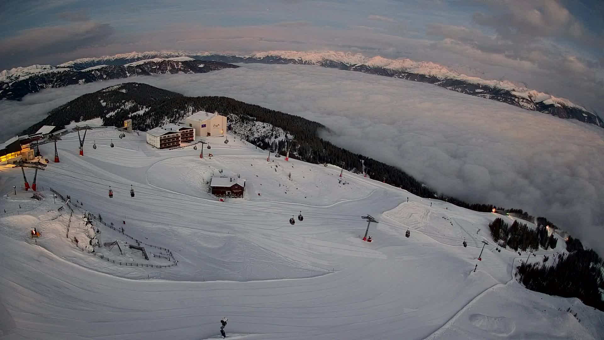 Cima estación de esquí Kronplatz | vista hacia Brunico