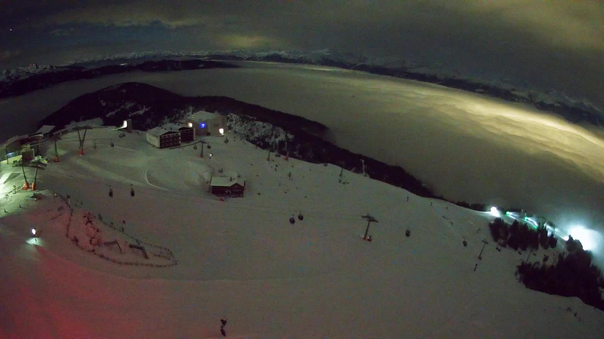 Cima estación de esquí Kronplatz | vista hacia Brunico