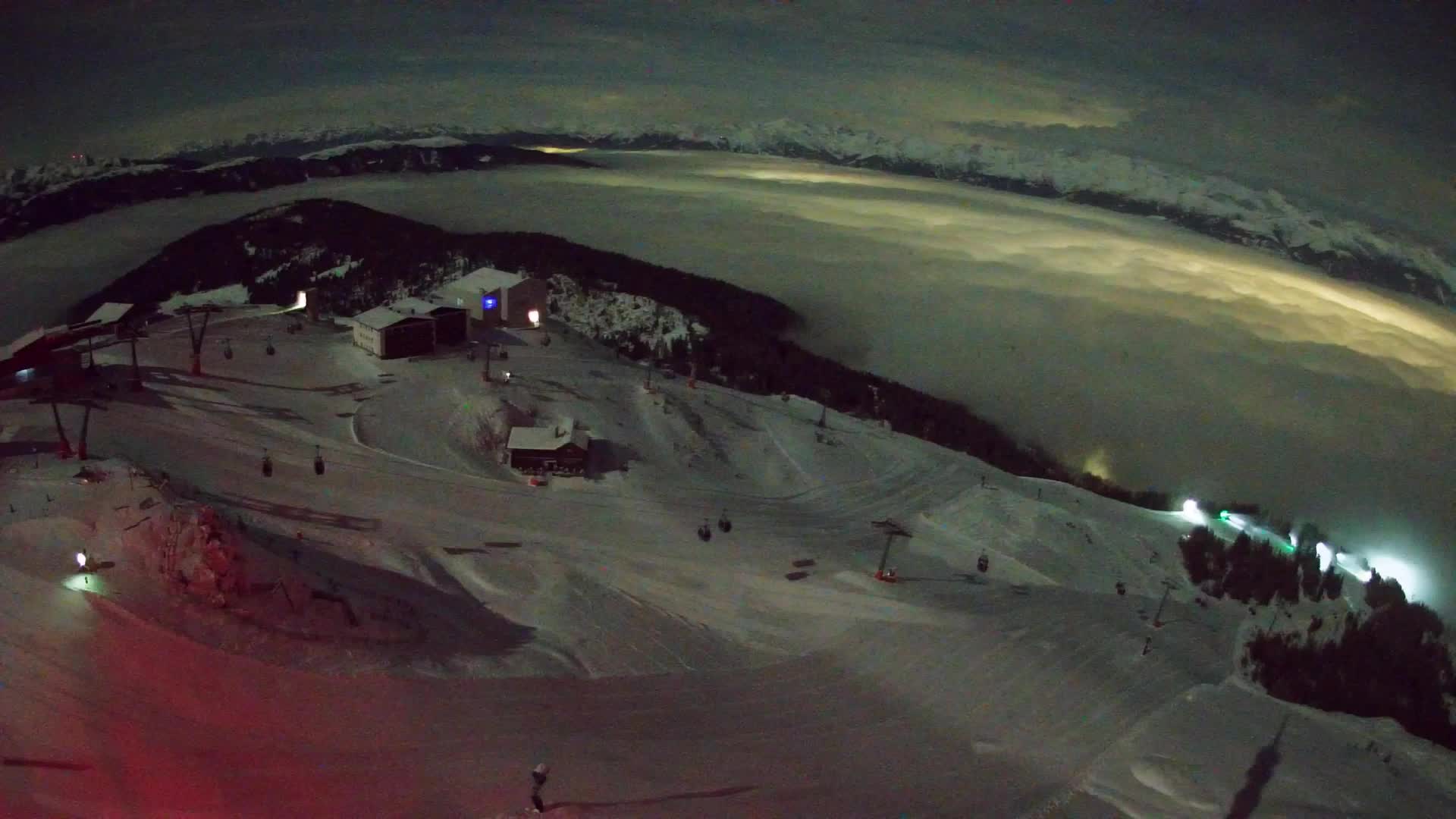 Cima estación de esquí Kronplatz | vista hacia Brunico