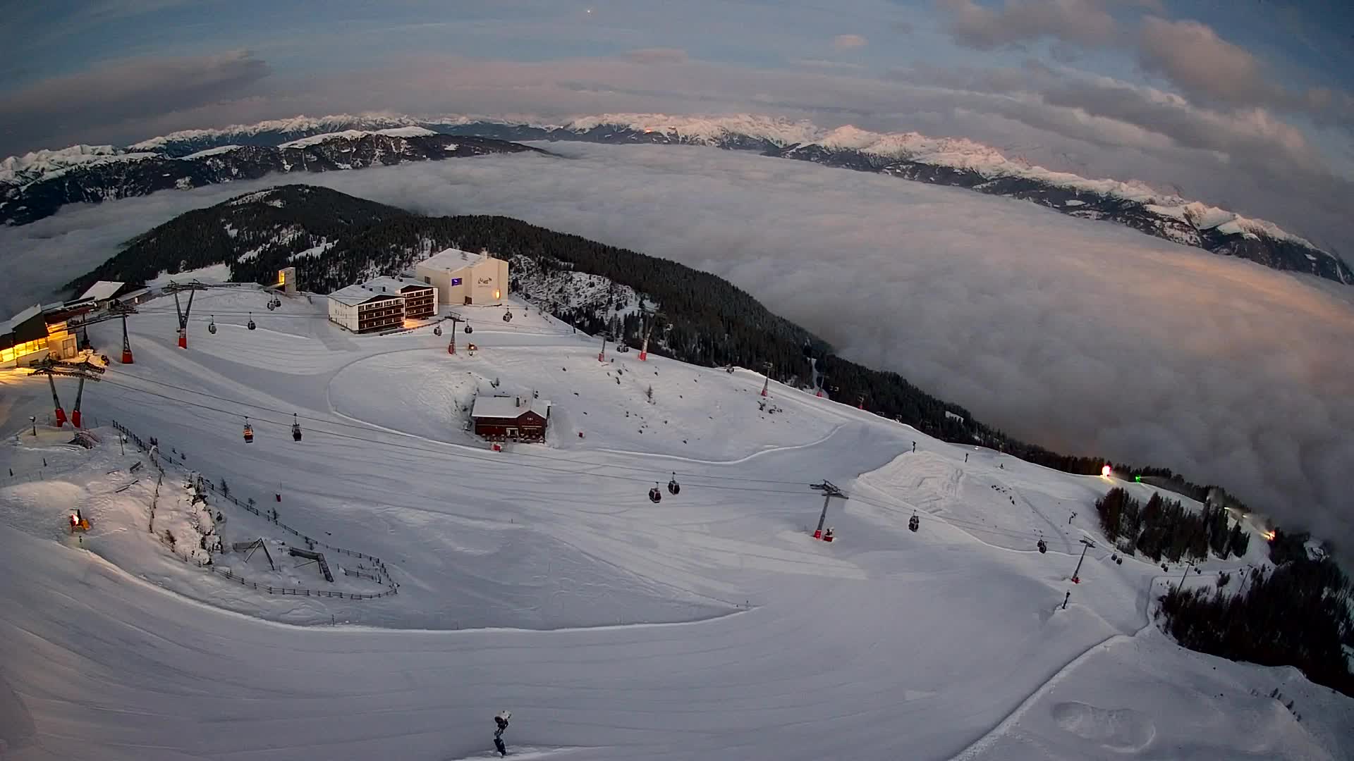 Cima estación de esquí Kronplatz | vista hacia Brunico