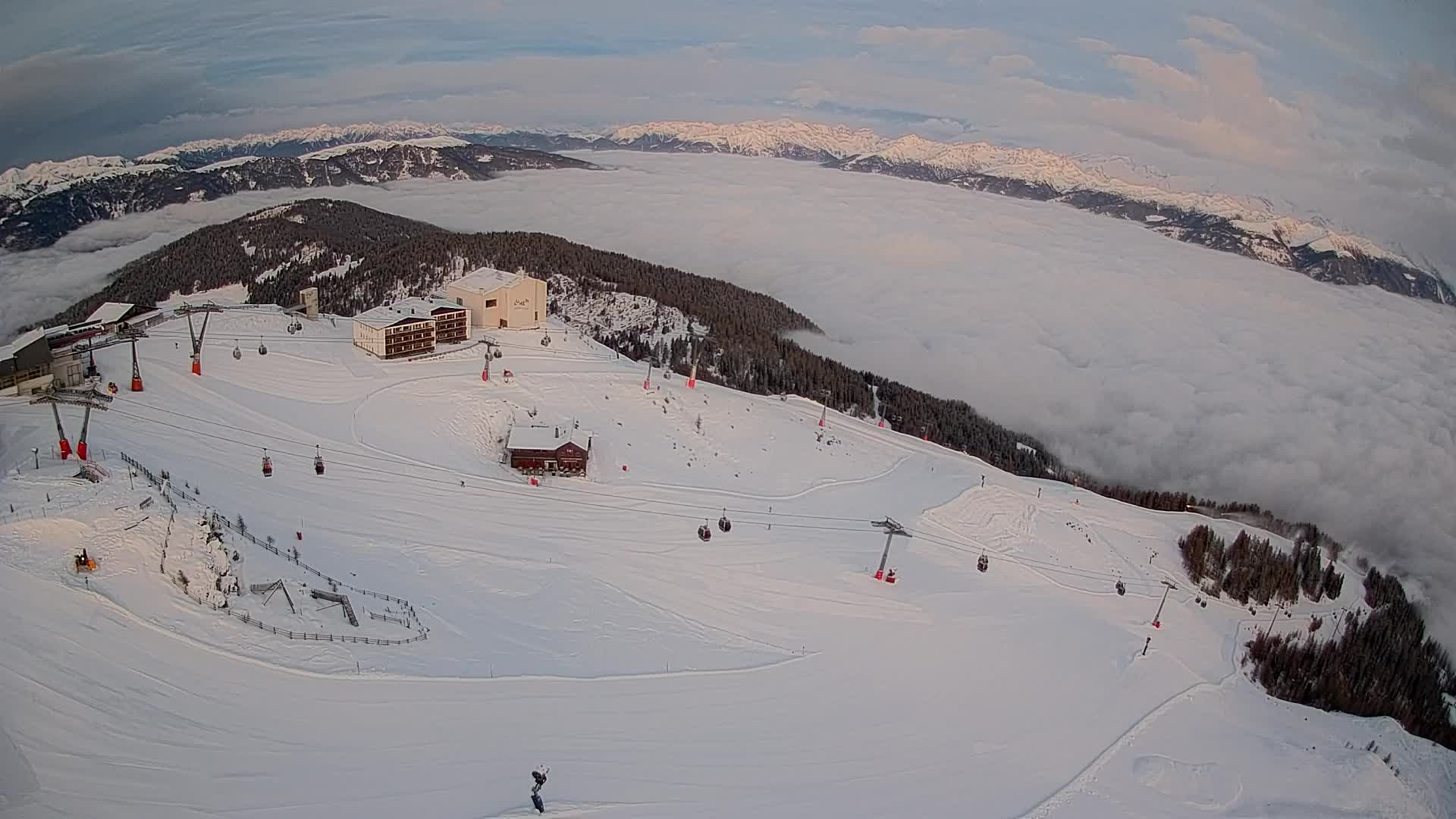 Cima estación de esquí Kronplatz | vista hacia Brunico
