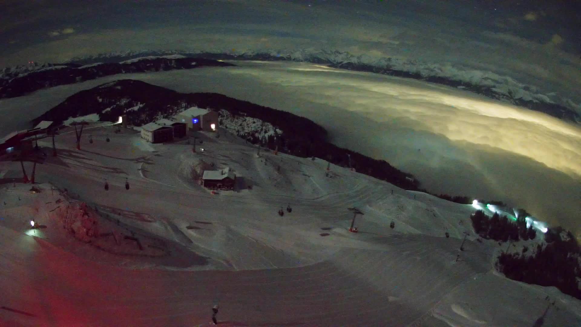 Cima estación de esquí Kronplatz | vista hacia Brunico
