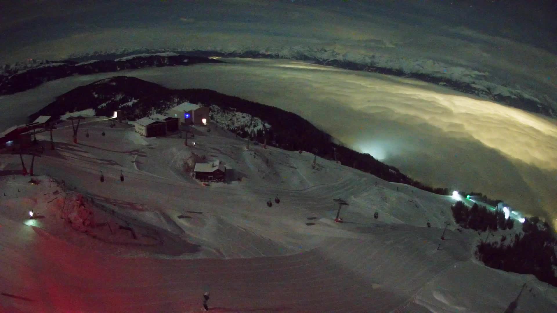Cima estación de esquí Kronplatz | vista hacia Brunico