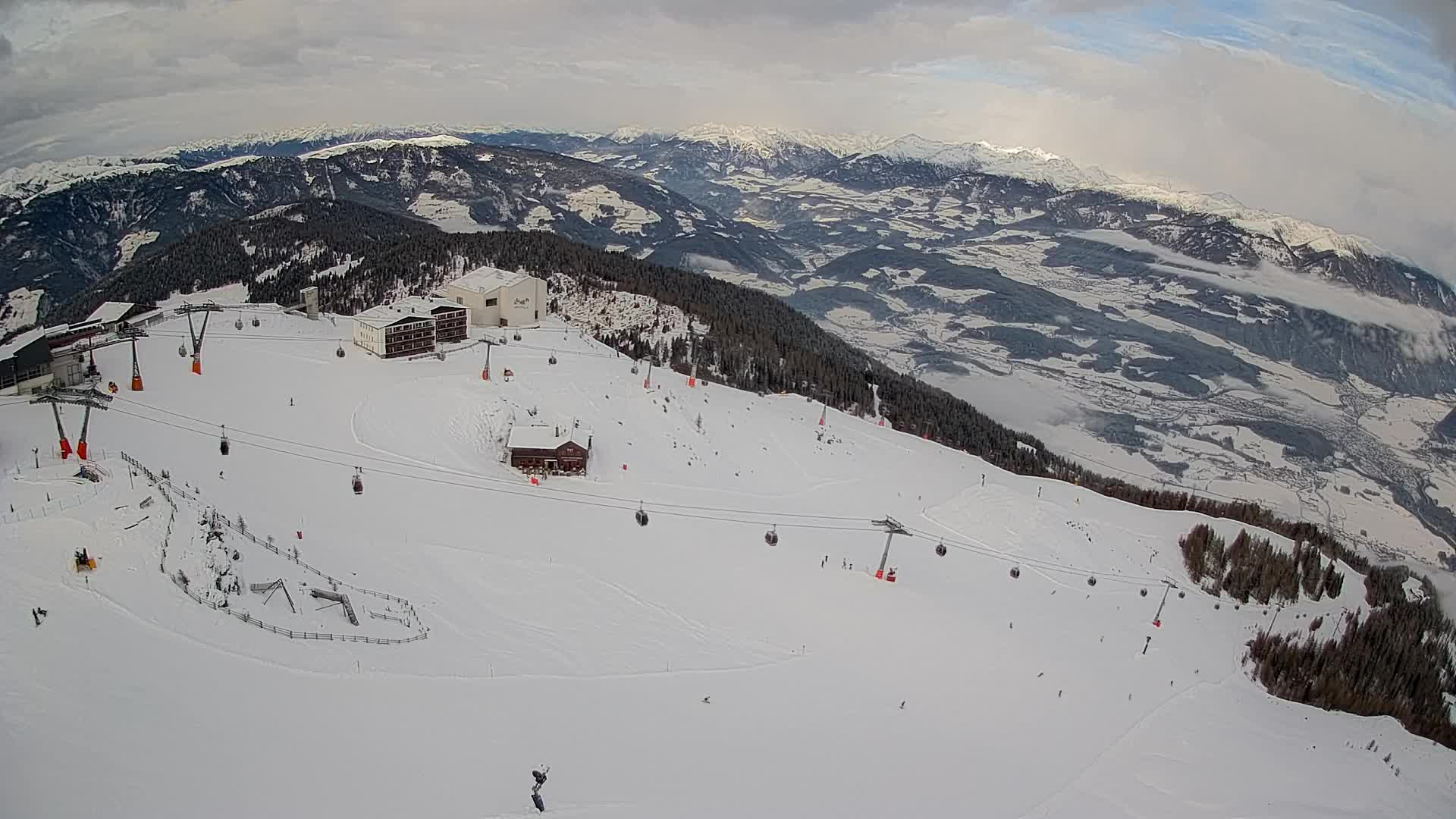 Stazione sciistica di Plan de Corones | vista su Brunico