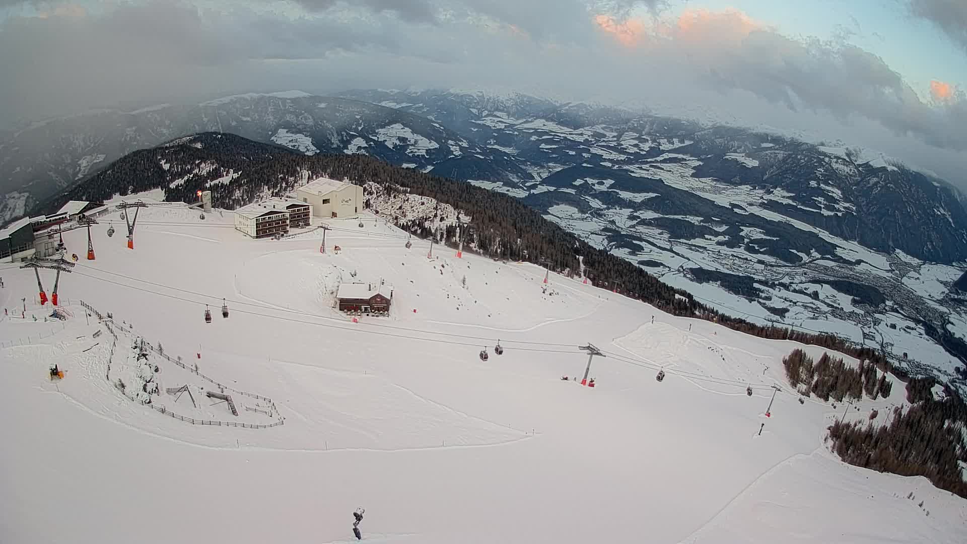 Stazione sciistica di Plan de Corones | vista su Brunico