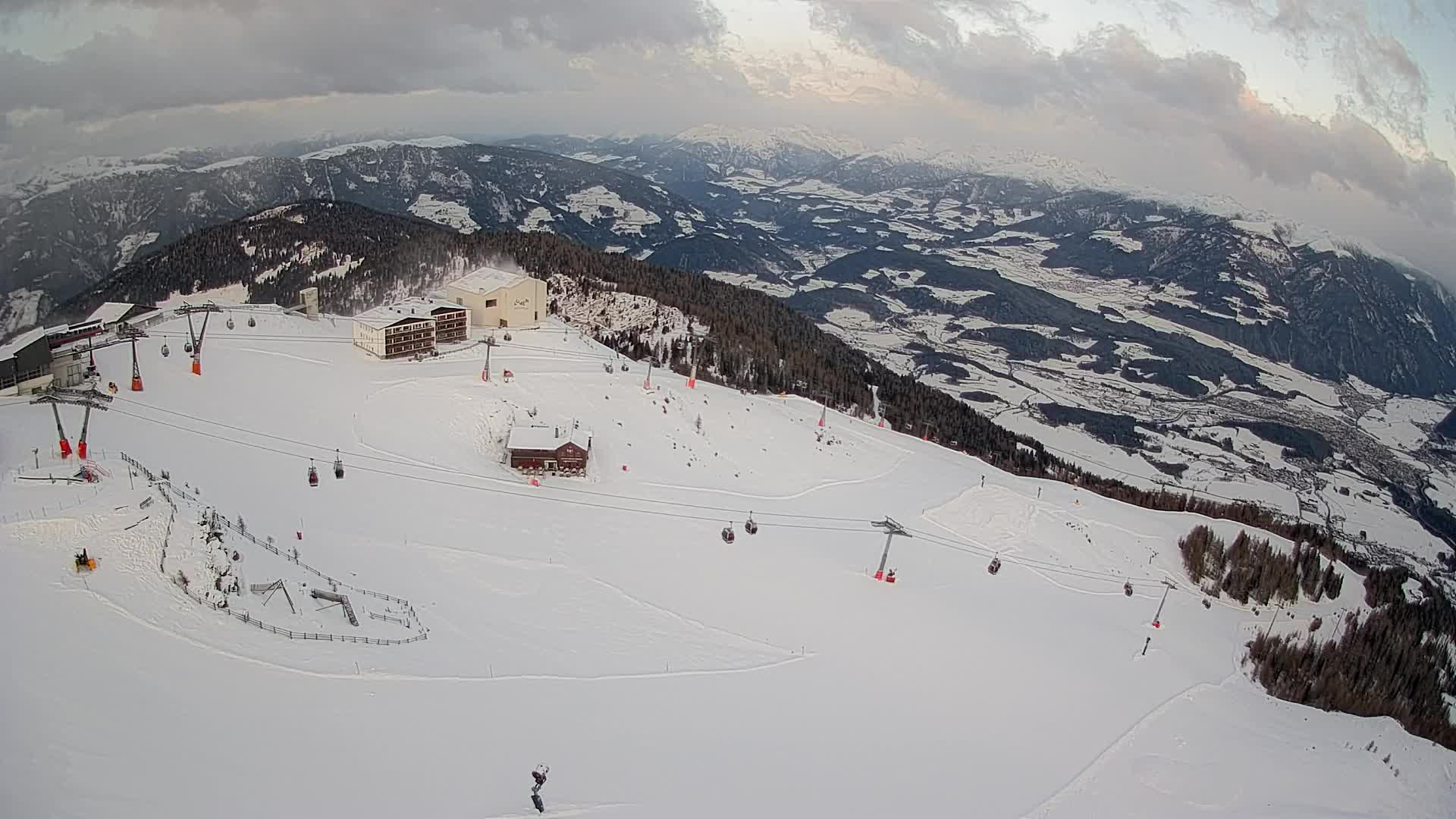 Station de ski Kronplatz sommet | vue sur Brunico