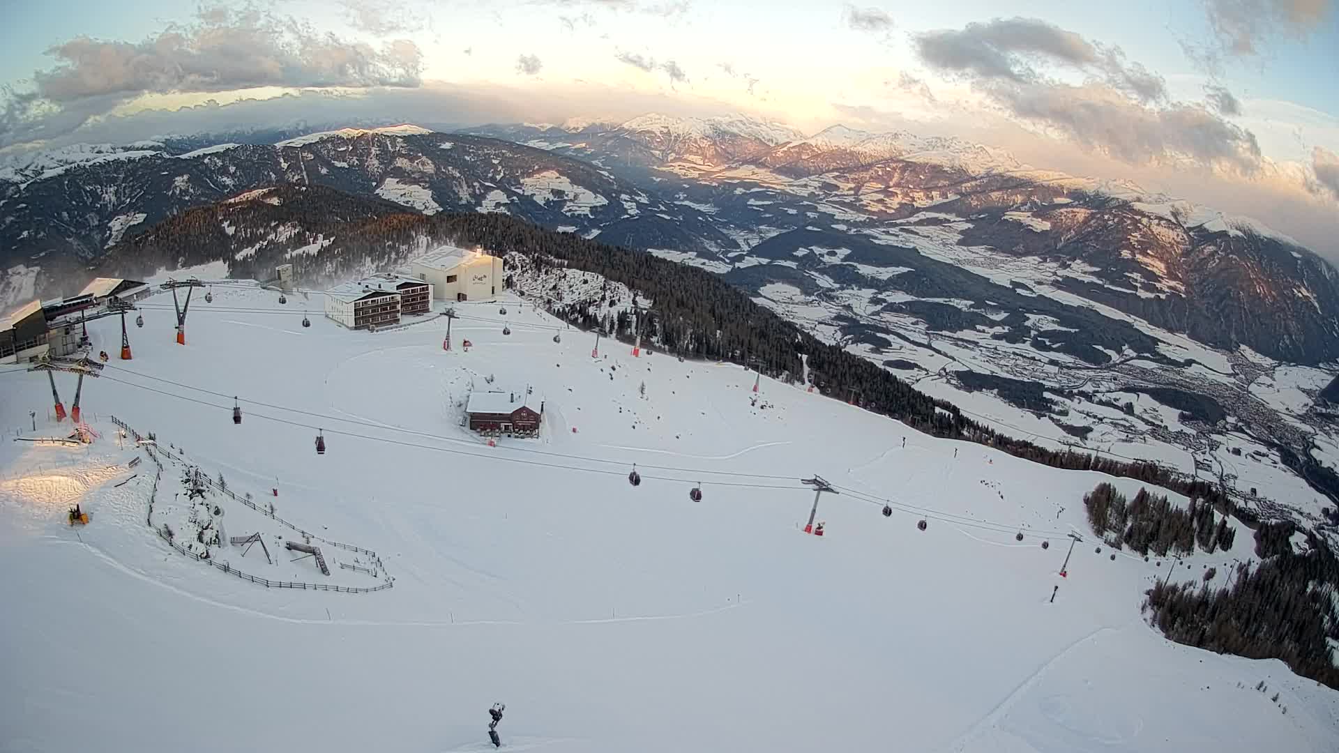 Skigebiet Kronplatz Gipfel | Blick auf Bruneck