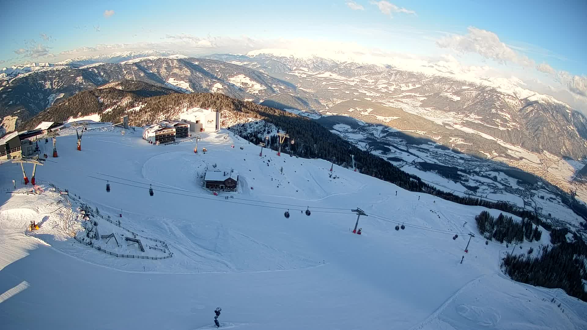 Cima estación de esquí Kronplatz | vista hacia Brunico