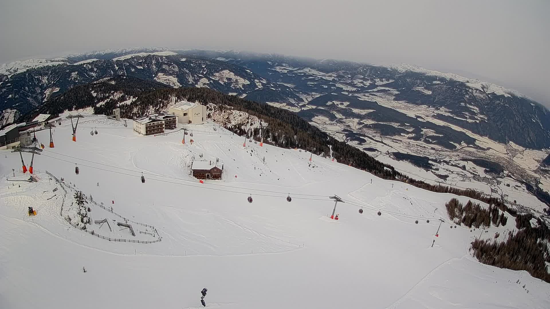 Cima estación de esquí Kronplatz | vista hacia Brunico