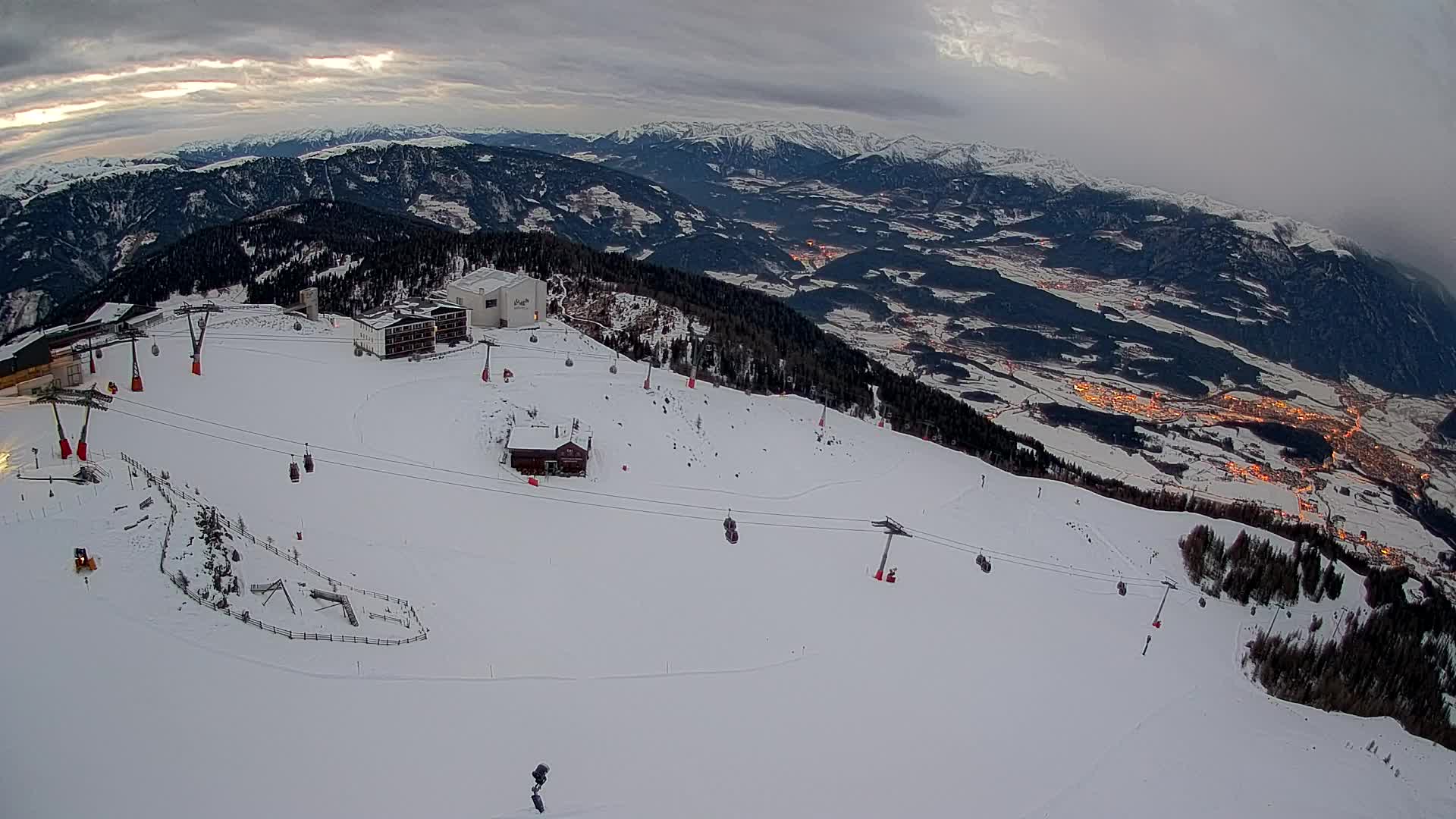 Stazione sciistica di Plan de Corones | vista su Brunico