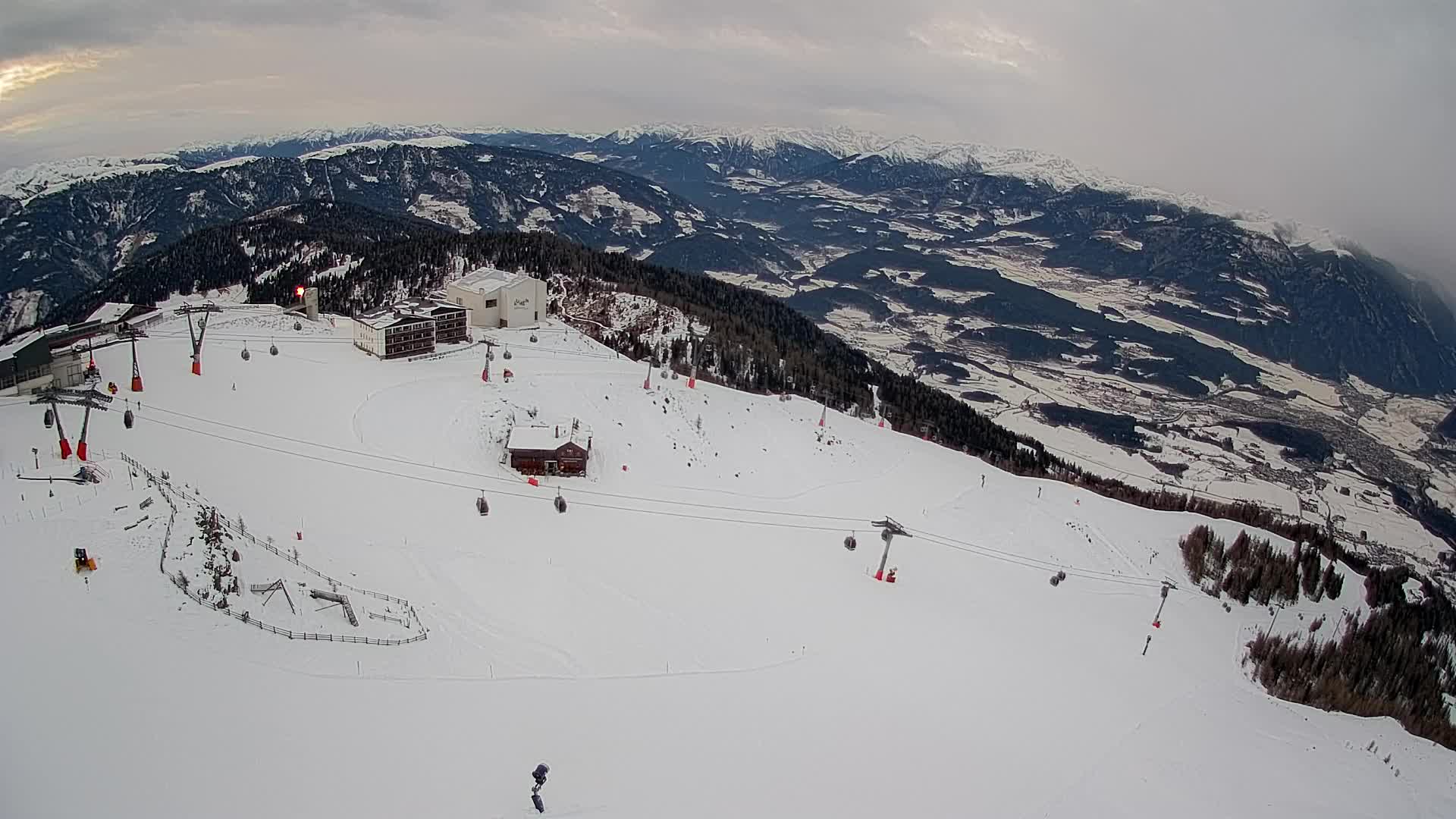 Stazione sciistica di Plan de Corones | vista su Brunico