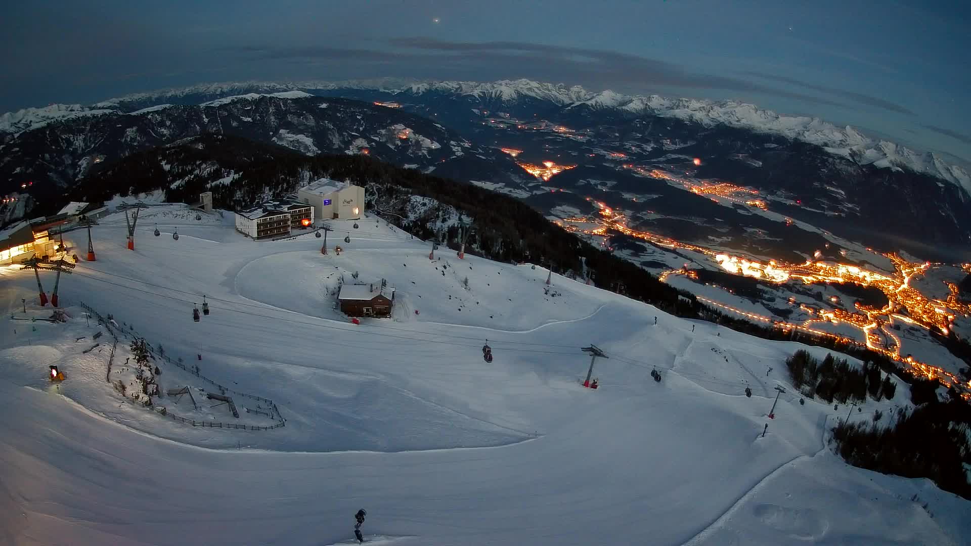 Cima estación de esquí Kronplatz | vista hacia Brunico