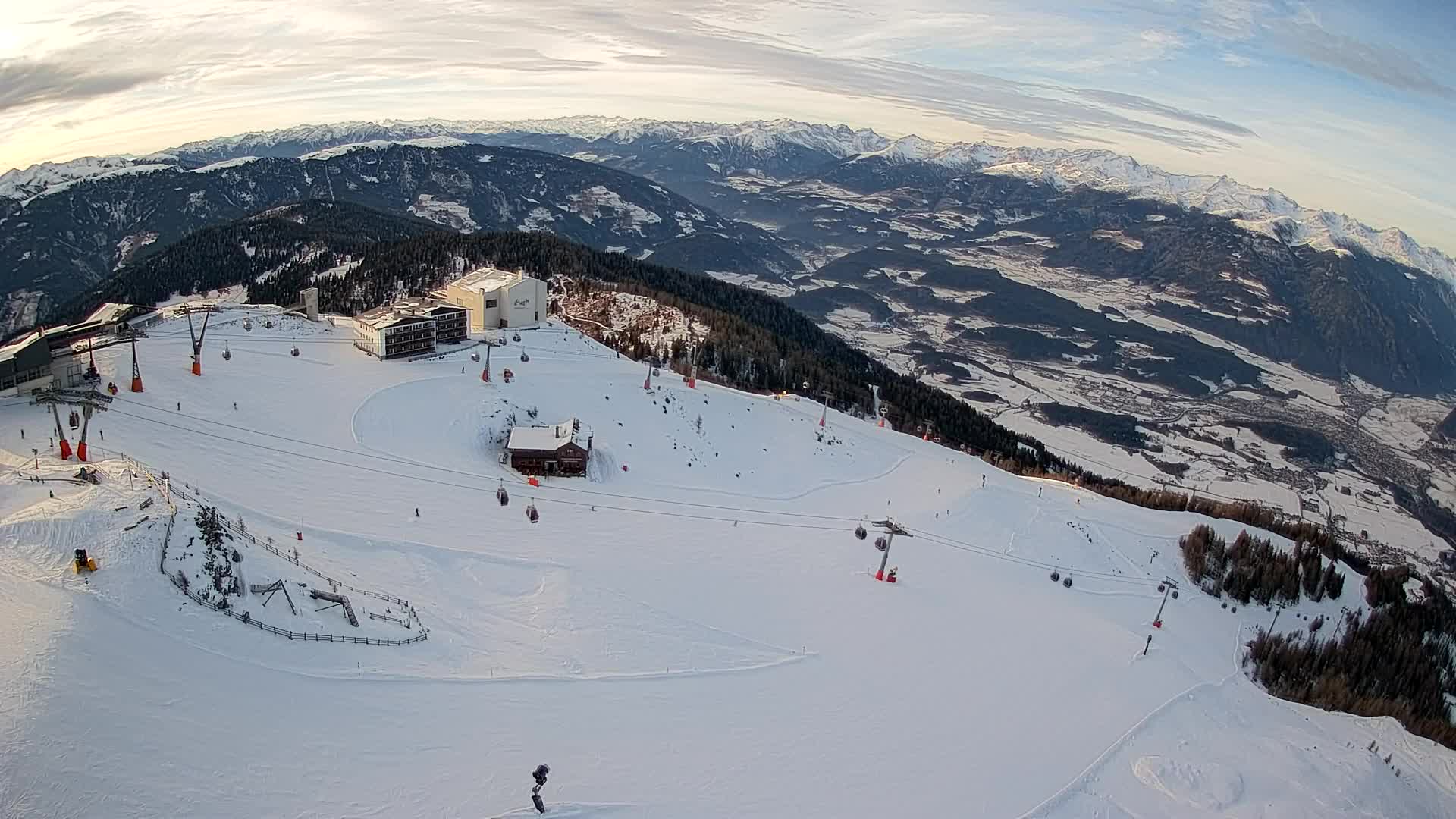 Stazione sciistica di Plan de Corones | vista su Brunico