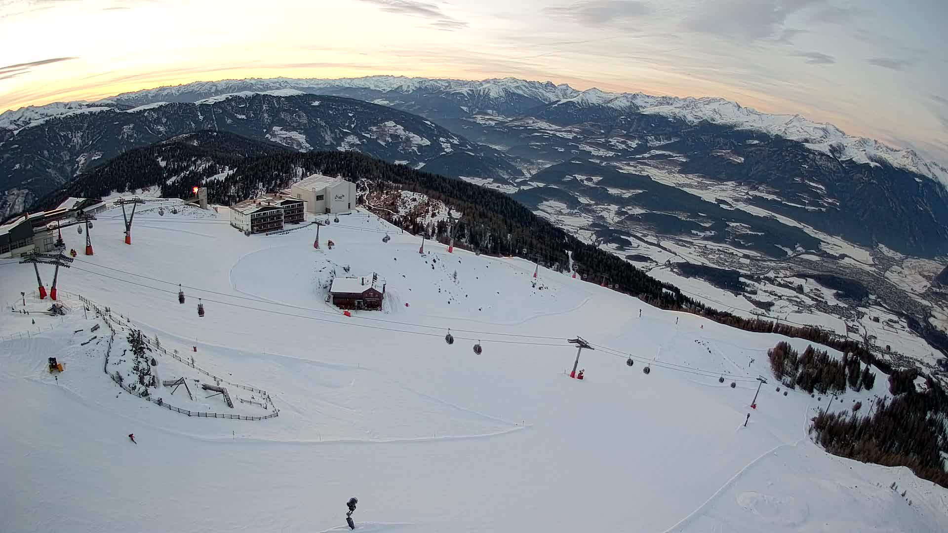 Skigebiet Kronplatz Gipfel | Blick auf Bruneck