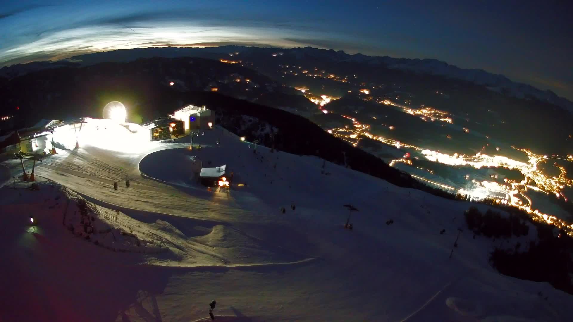 Cima estación de esquí Kronplatz | vista hacia Brunico