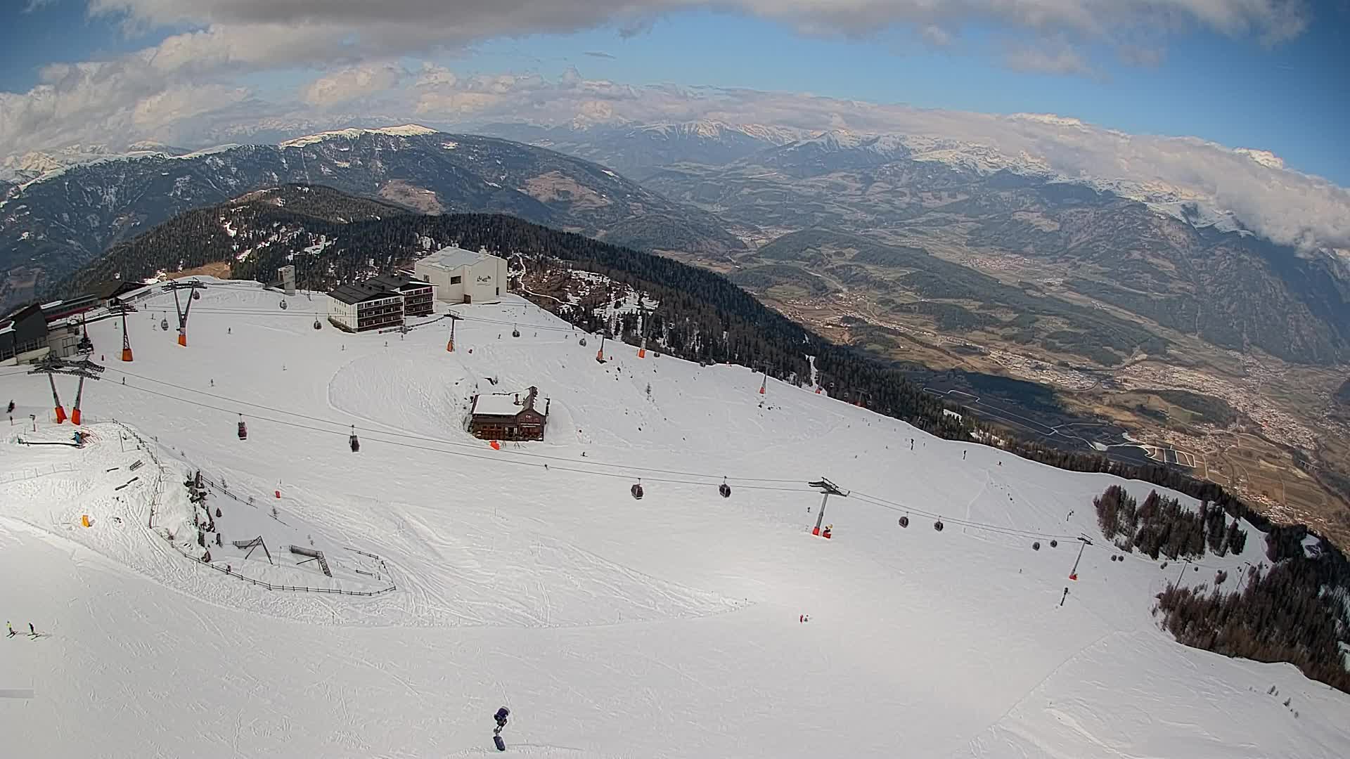 Cima estación de esquí Kronplatz | vista hacia Brunico