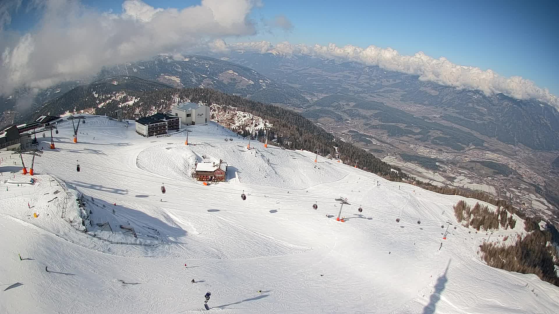 Cima estación de esquí Kronplatz | vista hacia Brunico